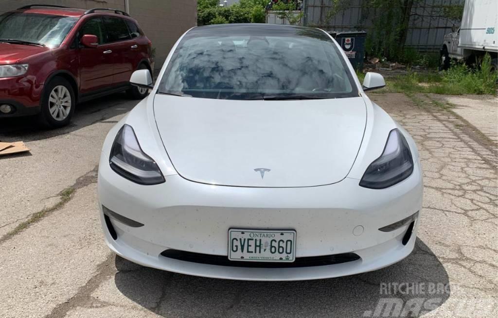 Tesla Model 3 Henkilöautot