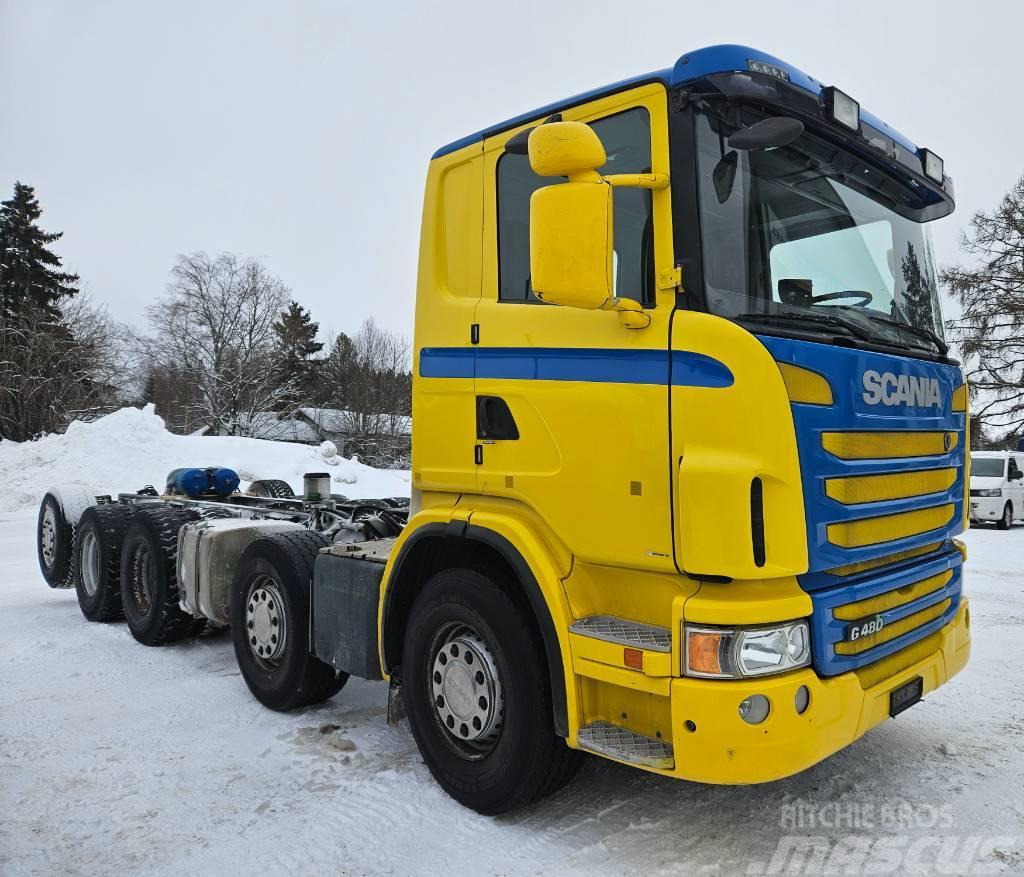 Scania G480 10x4 Valmistuu Metsäkoneenkuljetusautoksi Metsäkoneritilät