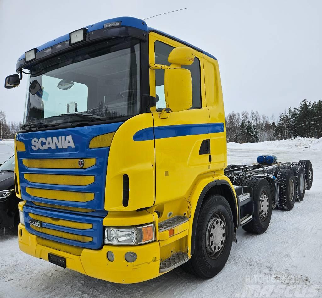 Scania G480 10x4 Valmistuu Metsäkoneenkuljetusautoksi Metsäkoneritilät