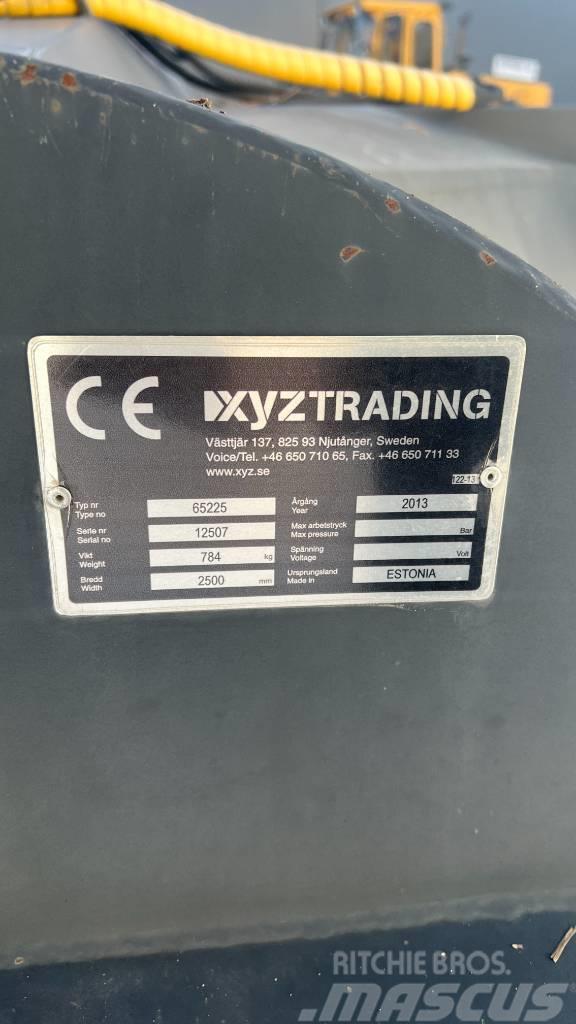 XYZ Premium 2500 Snöslunga Lumilingot