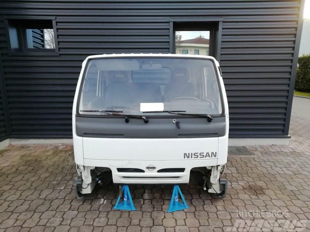 Nissan CABSTAR (1996-2006) Ohjaamot ja sisustat