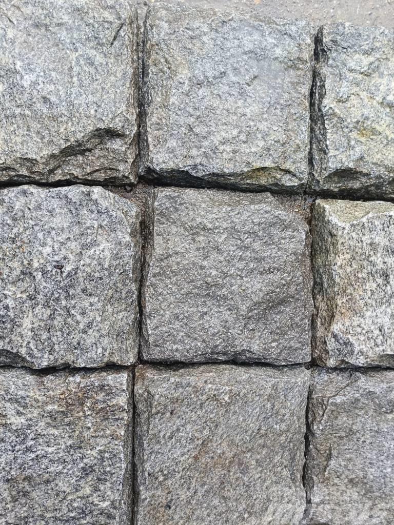  graniet natuursteen 40x40x7-8 cm 300m2 ruw/glad te Muut koneet