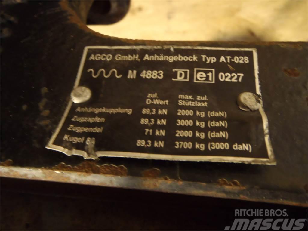 Challenger MT665B Hitch Lisävarusteet ja komponentit