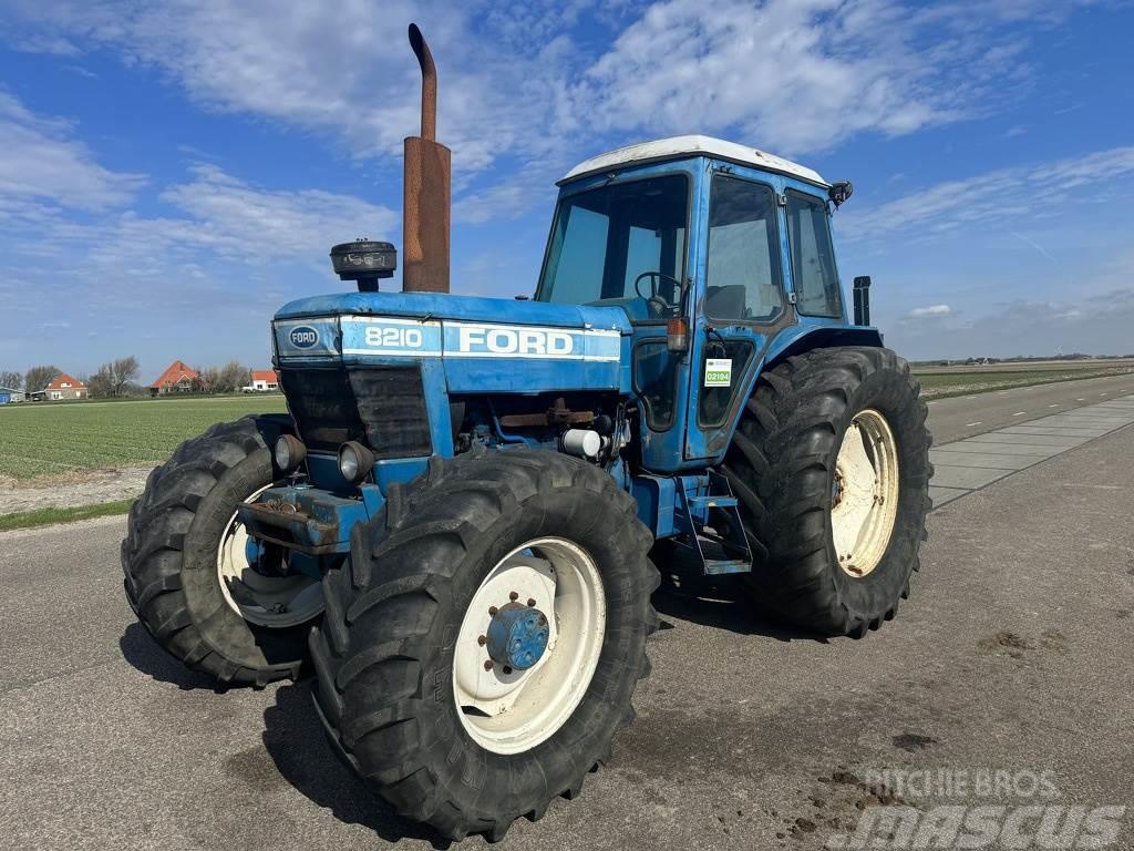 Ford 8210 Traktorit