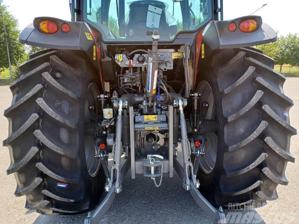 Massey Ferguson 5711 M Traktorit