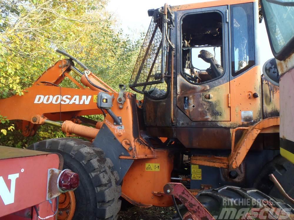 Doosan Daewoo DL250 Traktorit