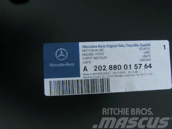 Mercedes-Benz Motorhaube C-Klasse Ohjaamot ja sisustat