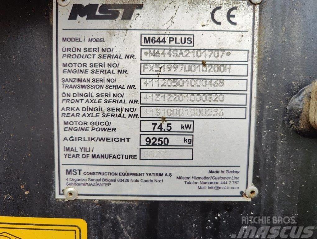 MST M644PLUS Kaivurikuormaajat