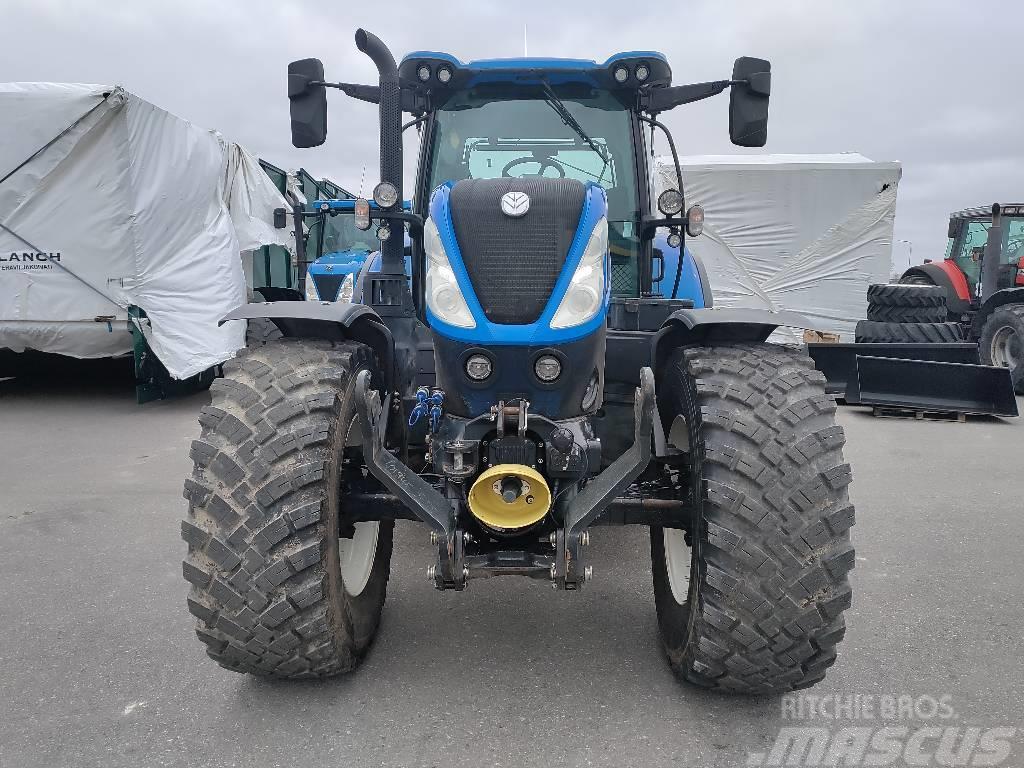 New Holland T 7.210 AC Traktorit