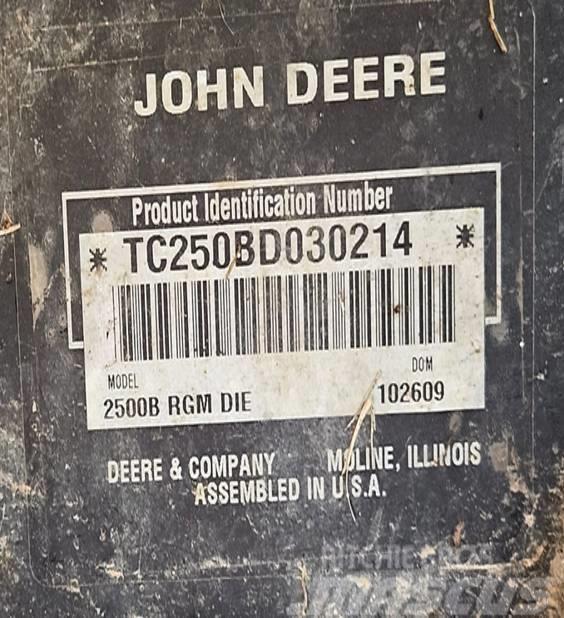 John Deere 2500 B PrecisionCut Päältäajettavat ruohonleikkurit