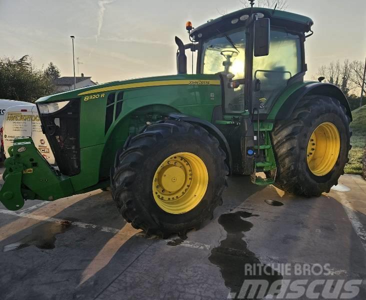 John Deere 8320 R Traktorit