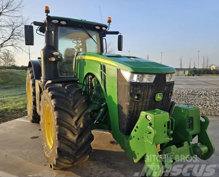 John Deere 8320 R Traktorit