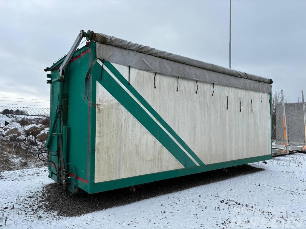  Okänt Flisbur med rulltäckning på Laxolås Koukkulava kuorma-autot