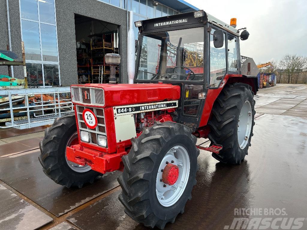 International 844 S 4x4 Traktorit