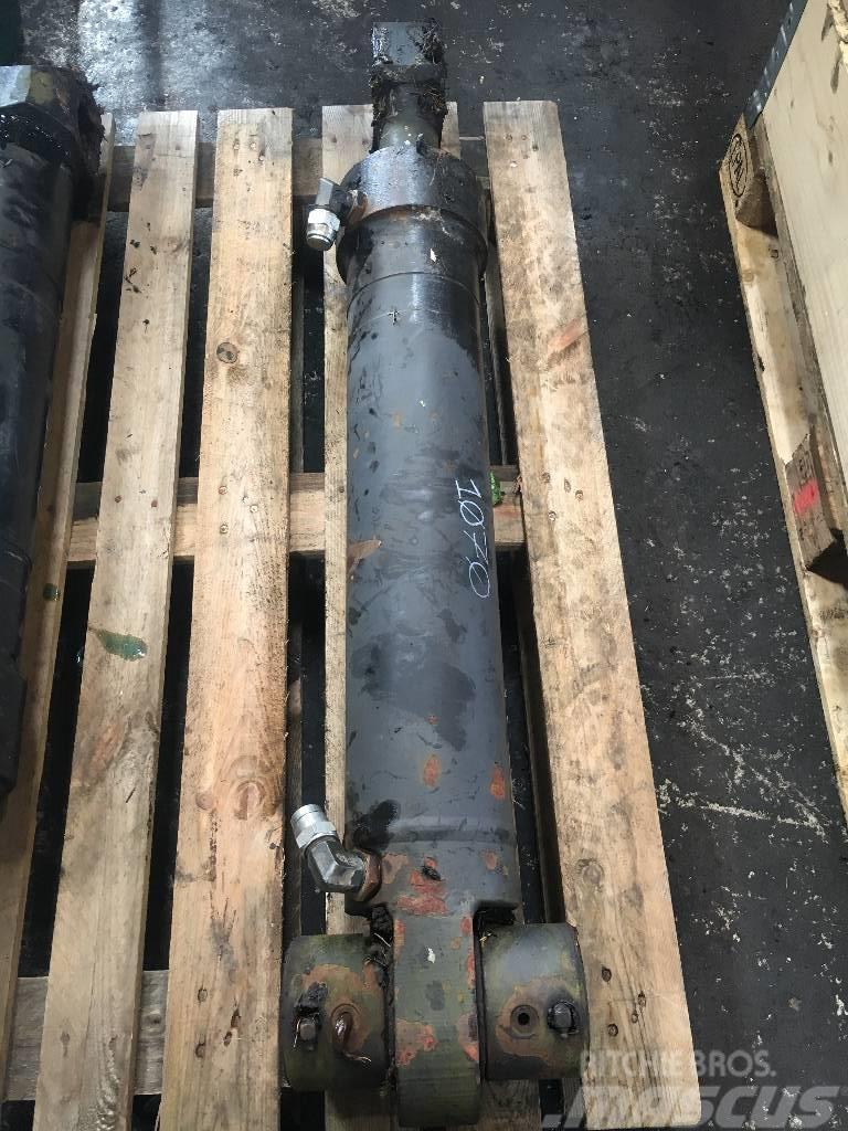 Timberjack 1070 TJ180 dipper cylinder Harvesterinosturit