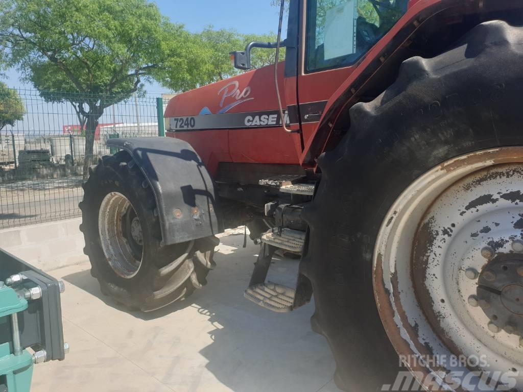 Case IH MAGNUM 7240 Traktorit