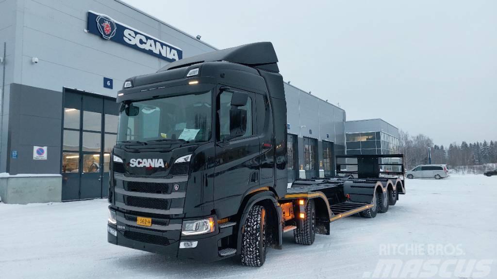 Scania R560 B10X4*6NB koneenkuljetusauto Metsäkoneritilät