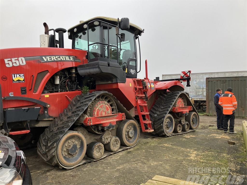 Versatile DT550 Traktorit
