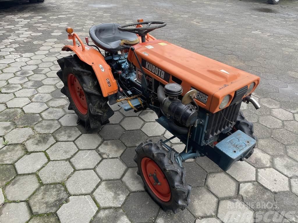 Kubota B7000 minitractor Traktorit