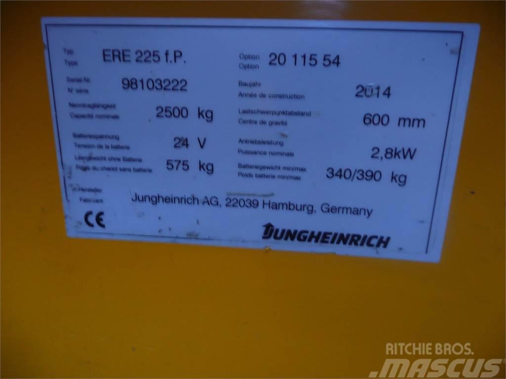 Jungheinrich ERE 225 Lavansiirtotrukit ajotasolla