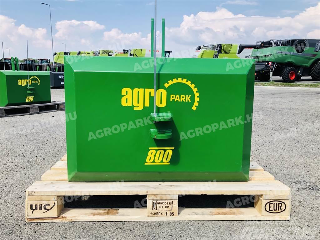  800 kg front hitch weight, in green color Etupainot