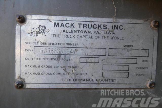 Mack RD686S Vesisäiliöautot