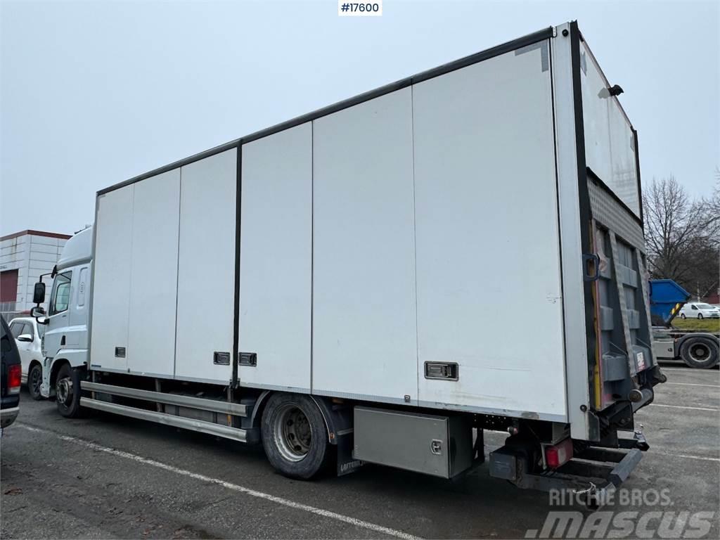 DAF CF370 4x2 box truck w/ full side opening and lifti Umpikorikuorma-autot
