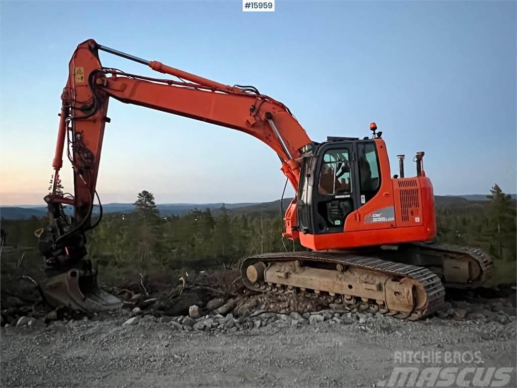 Doosan DX235LCR crawler excavator w/ GPS, bucket and tilt Telakaivukoneet