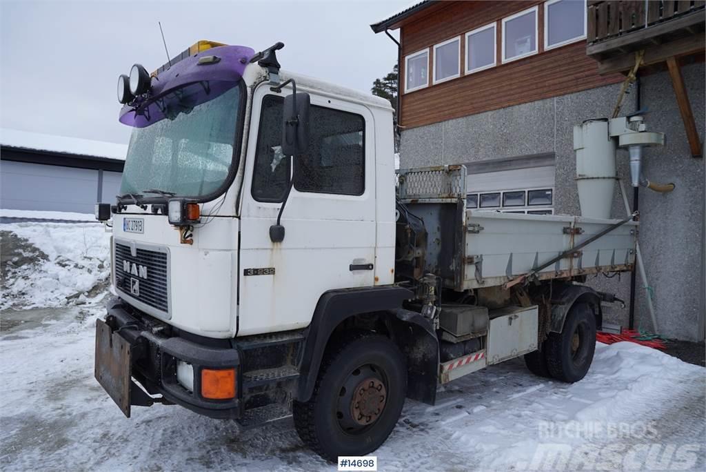 MAN 13.232 FA 4x4 crane truck w/ HIAB 5 T/M & tipper Nosturiautot