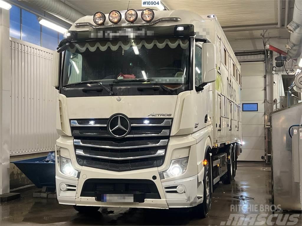 Mercedes-Benz Actros Animal transport truck w/ lift Tienhoitoautot
