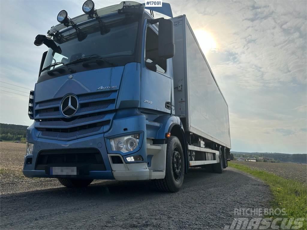 Mercedes-Benz Antons 6x2 Box truck w/ fridge/freezer unit. Umpikorikuorma-autot