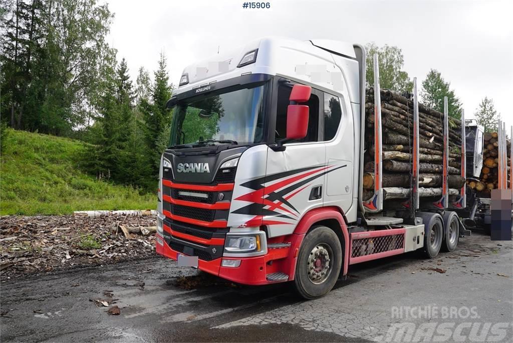 Scania R650 6x4 timber truck with crane Puuautot