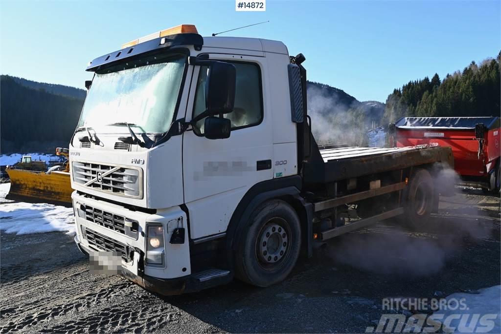 Volvo FM300 4x2 Machine freight/flatbed truck rep. objec Lava-kuorma-autot