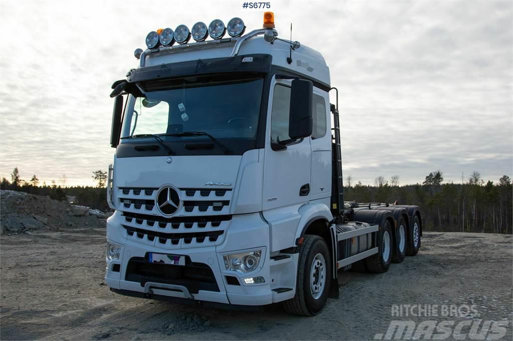 Mercedes-Benz AROCS 3251 8X4 Tridem Hook Truck Koukkulava kuorma-autot