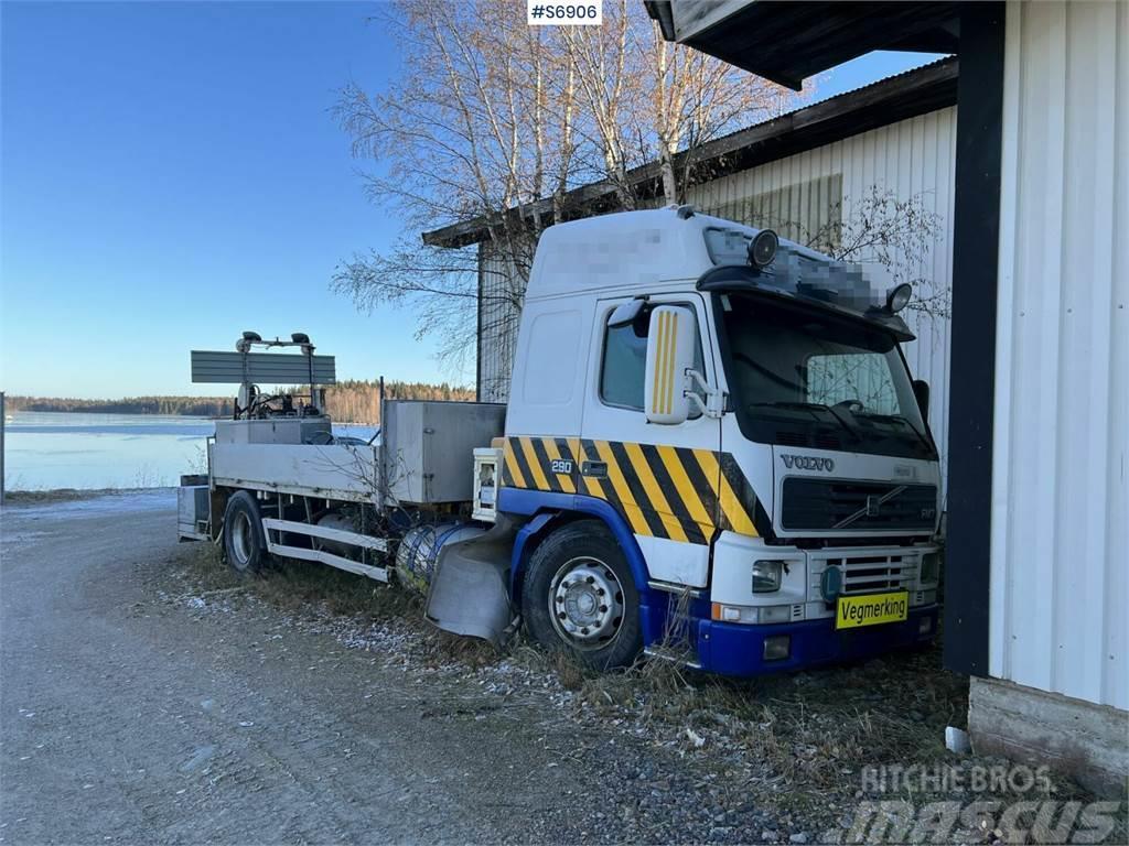 Volvo FM7 290 Equppied for painting pedistrian crossings Tienhoitoautot