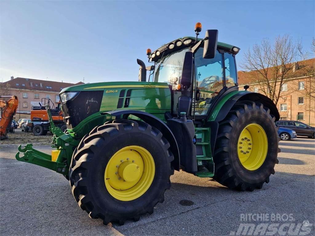 John Deere 6250R Traktorit
