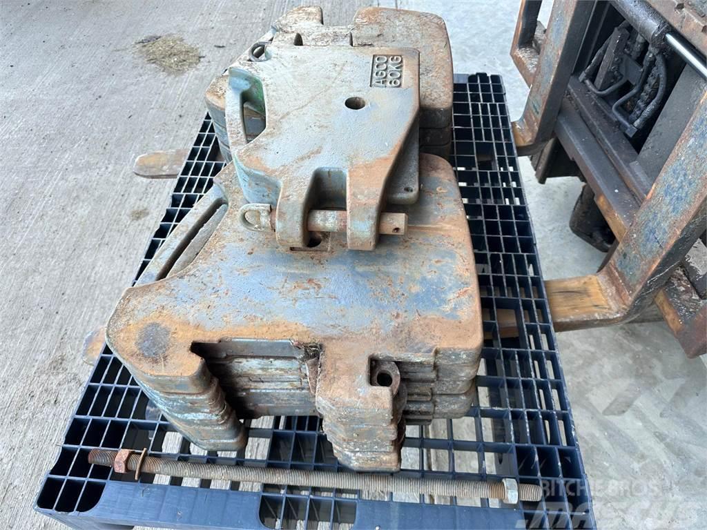 Massey Ferguson Set of front weights with centre tow weight Etupainot