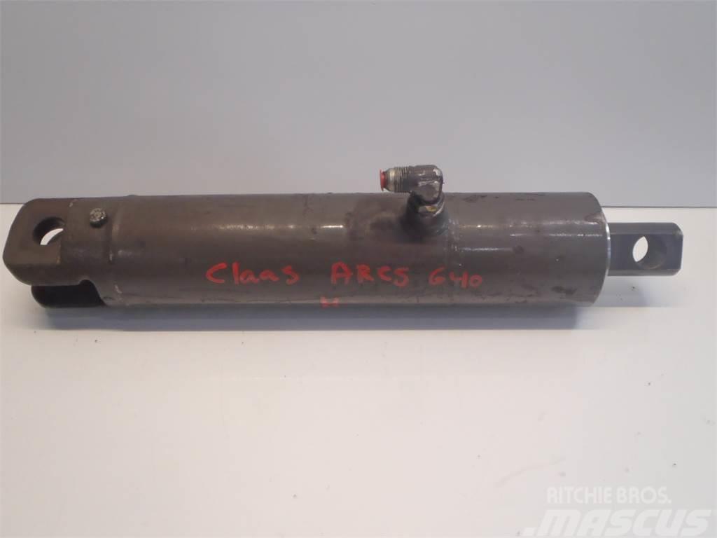 Renault Ares 640 Lift Cylinder Hydrauliikka