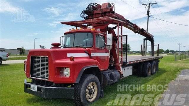 Mack RB690S Boom Truck Muut kuorma-autot