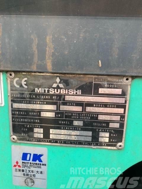 Mitsubishi FG25N Nestekaasutrukit