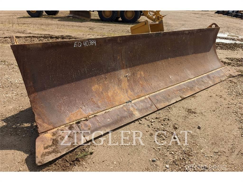 CAT D8T TRACK TYPE TRACTOR ANGLE BLADE Puskulevyt