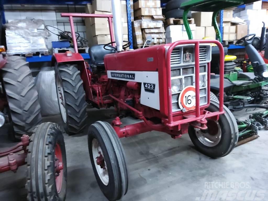 IH 423 Traktorit