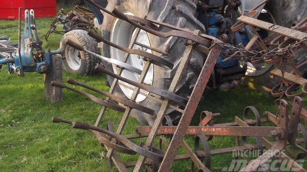 Massey Ferguson folding cultivator £375 Kultivaattorit