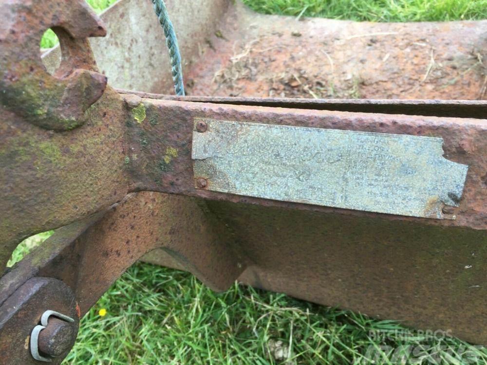 Massey Ferguson rear linkage earth scoop £250 Muut maatalouskoneet
