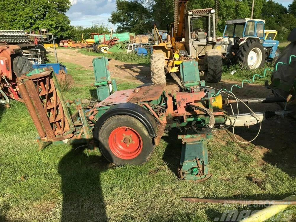 Ransomes gang mower 5 reel - tractor driven - £750 Päältäajettavat ruohonleikkurit