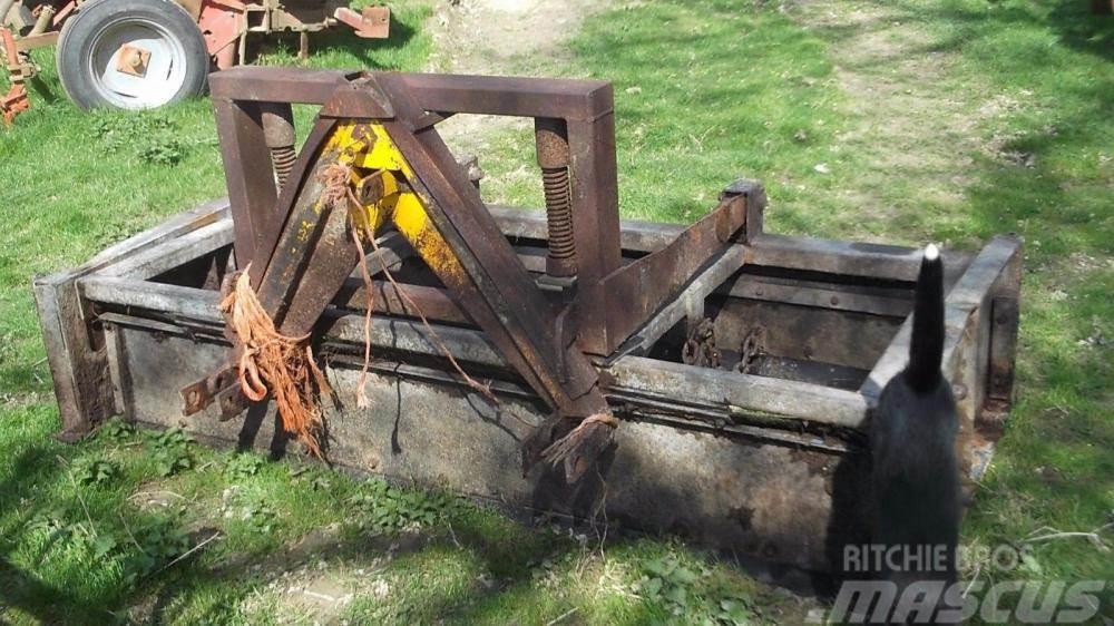  tractor mounted dung scraper £450 Tasausäkeet ja lanat