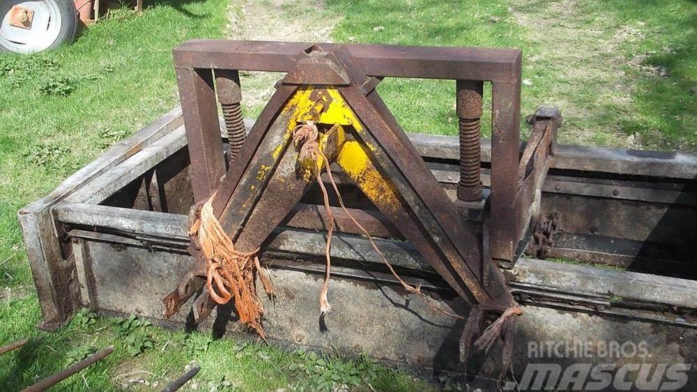  tractor mounted dung scraper £450 Tasausäkeet ja lanat