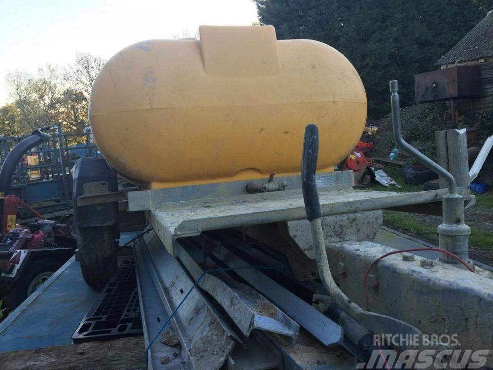  water bowser £400 plus vat £480 Säiliöperävaunut