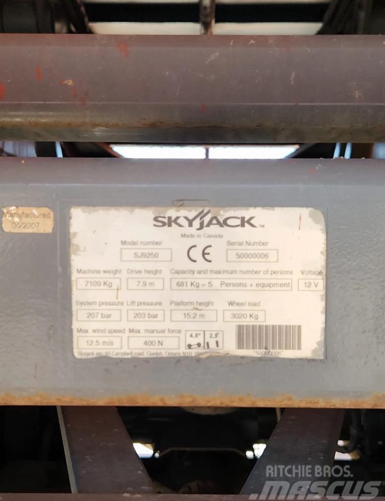 SkyJack SJ 9250 RT Saksilavat