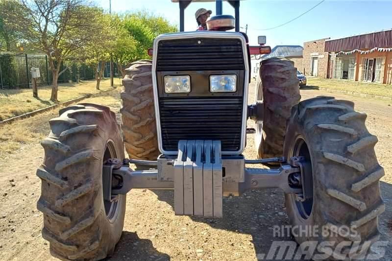Massey Ferguson 399 4WD Tractor Traktorit